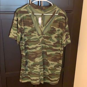 Camo neck accent tee